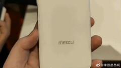 野外拍摄的 &quot;Meizu 20 Pro&quot;。(Source: Leon Angang via Weibo)