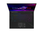 华硕ROG Strix SCAR 16的触控板可作为数字键盘使用。(来源：华硕)
