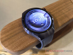 华为 Watch 5 在欧盟的起价为 449 欧元。图：紫色的智能手表（图片来源：Notebookcheck）