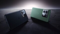 2022 年推出的 OnePlus 10 Pro 采用了方形摄像头模块。(图片来源：OnePlus）