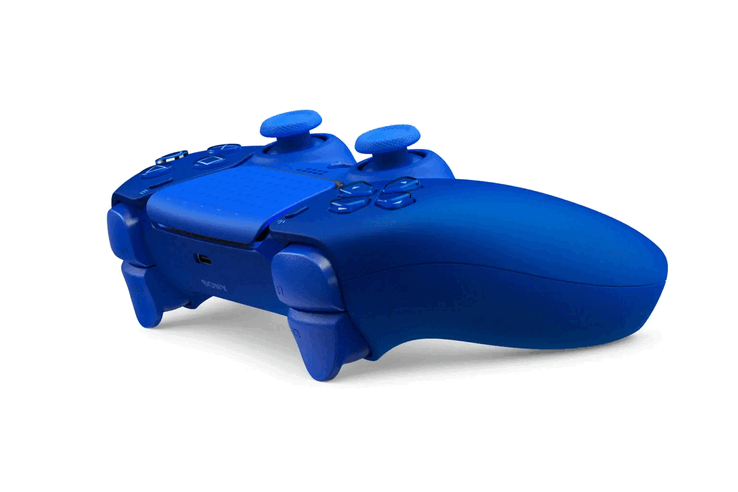 索尼新推出的 PS5 Icon Blue 特别版 DualSense 手柄（图片来源：PlayStation.Blog）