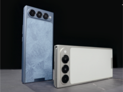 Tecno Phantom Ultimate G Fold 概念机（如图）有两种不同的颜色。(图片来源：Tecno）