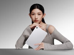 小米推出了红米K Pad 2的新配置。图为该平板电脑银色款的宣传图。