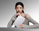 小米推出了红米K Pad 2的新配置。图为该平板电脑银色款的宣传图。