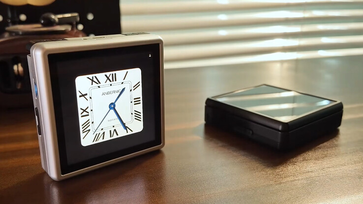 Anbernic RG Rotate 的两种首发颜色。