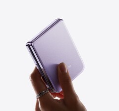 去年 7 月推出的 Mix Flip。(图片来源：小米）