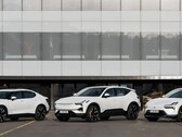 Polestar 电动汽车在瑞典哥德堡公司总部前。(图片来源：Polestar）