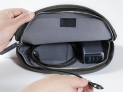 新款 USB-C 电缆的图片中出现了一款尚未发布的 Anker 墙式充电器。(图片来源：Anker）