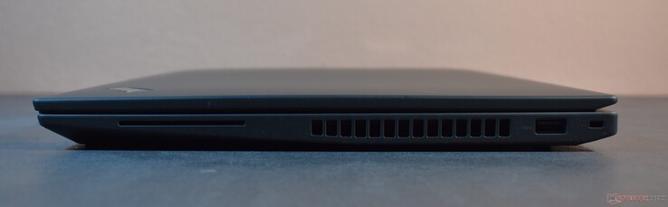 对智能卡、USB A 3.1 Gen 1、Kensington 纳米锁插槽