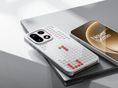 这些保护壳可让 OnePlus 15 与磁性配件配合使用。图：磁孔保护壳。(图片来源：OnePlus）