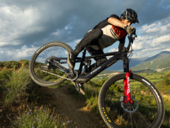 Trek Fuel Plus(如图)配备了 TQ HPR60 电机和更大的 580 瓦时电池。(图片来源:Trek Bikes)