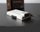 Das ZimaBoard 2 mit dem ZimaBoard 1 im Hintergrund.(图片来源：IceWhale）