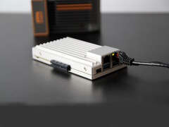 Das ZimaBoard 2 mit dem ZimaBoard 1 im Hintergrund.(图片来源：IceWhale）