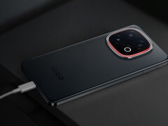 iQOO 即将推出的旗舰产品可能配备 7,000 mAh 电池。图:iQOO 13。(图片来源:iQOO)