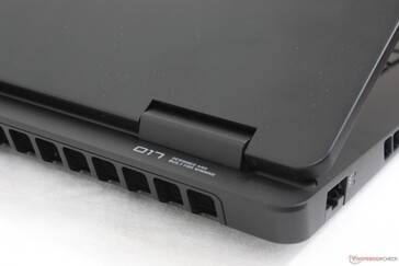 后部突起改善了冷却效果,但重量更重,尺寸更大