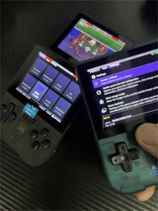 (图片来源：via Joey's Retro Handhelds)