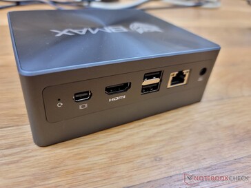 后部。重置按钮，迷你DisplayPort 1.4（高达4K 60 Hz），HDMI 1.4，2个USB-A，千兆RJ-45，AC适配器