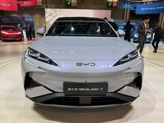 比亚迪 Sealion 7。比亚迪推出 &quot;Charge Up Australia &quot;播客，由人气环境学家主播，打破电动汽车神话（图片来源：Top ELectric SUV）