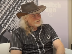 丹-克兰西最近在 Twitchcon 2025 上接受采访的截屏（图片来源：Taylor Lorenz YT）