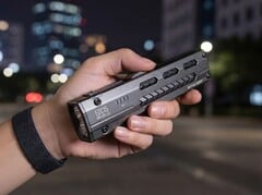 EDC15 是一款设计紧凑、适合日常使用的手电筒,能提供不错的亮度。