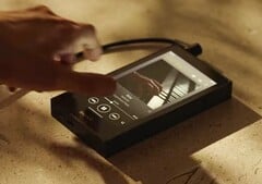 最新款 Sony Walkman 比上一代更大，但也承诺带来更好的音质。