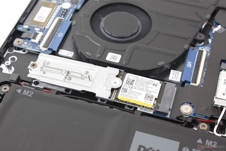 系统仅支持一个长度不超过 80 毫米的 M.2 PCIe4 x4 NVMe 固态硬盘