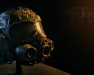 Metro 2039 典藏版斯巴达头盔复制品的特写，配有深色面罩、集成式防毒面具组件和饱经战火的细节。