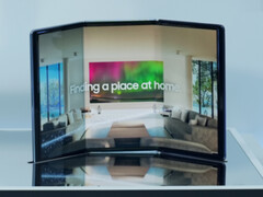 Galaxy G Fold 被认为沿用了图中所示的外形设计,并在过去几年中由三星显示器多次展出。(图片来源:三星显示器)