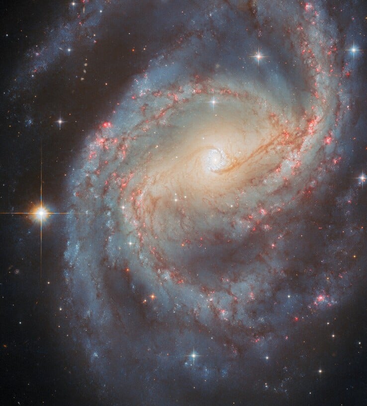NGC 6951 的最新哈勃图像（图片来源：欧空局/哈勃、美国国家航空航天局、L：ESA/Hubble, NASA, L. C. Ho, G. Brammer, A. Filippenko, and C. Kilpatrick)