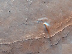 火星上拍摄到的尘埃恶魔（图片来源：欧空局、TGO 和 CaSSIS；经裁剪）