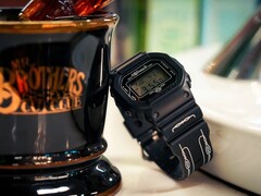 卡西欧 G-Shock x 兄弟先生切割俱乐部 DW-5600X 是一款限量版手表。(图片来源:Mr.)