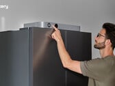 Jackery FridgeGuard 配有一个小巧的液晶屏