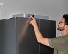 Jackery FridgeGuard 配有一个小巧的液晶屏
