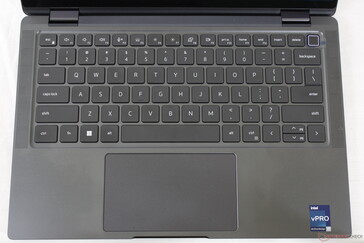 两级白色键盘背光是标准配置，可照亮所有按键和符号