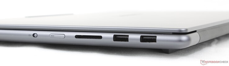 右侧相机锁定开关、电源按钮、SD 读卡器、2 个 USB-A（10 Gbps）