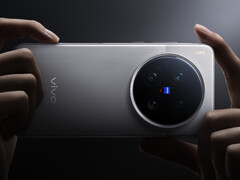 ISOCELL HPB 将与索尼 LYT-828 一起出现在两款机型上，图为 X200 Ultra。(图片来源：vivo）
