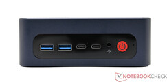 前置：2 个 USB、2 个 USB4 TypeC