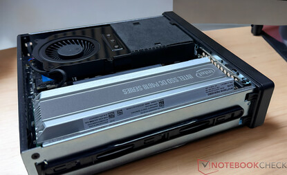 Minisforum MS-01 和英特尔固态硬盘 DC P4618 PCIe 3.1 x8（应用示例）