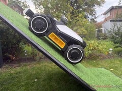 在我们的测试坡道上,Luba 2 mini AWD 1000 表现不错,可应对 70% 的坡度。