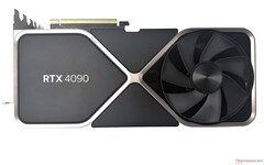 RTX 4090 Founders Edition 配备 16,384 个 CUDA 内核和 24GB VRAM。