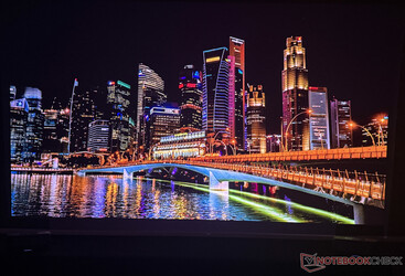 暗室中的 Nebula X1 Pro...