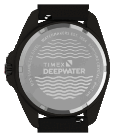 Timex Deepwater Arctic 200 表背特写,饰有 Deepwater 标志和波浪图案。
