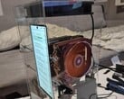 那个将两个电脑散热器改装到努比亚Z70 Ultra主板上的荒谬改装。