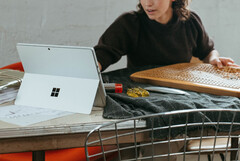 微软预计不会在本月晚些时候推出消费类 Surface 设备。(图片来源：微软）