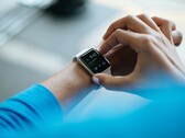 Apple Watch 的销量在 2024 年下滑了 19%。(图片来源：Luke Chesser）