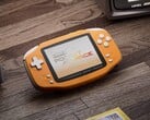 Ayaneo Konkr Pocket Advance 是 Game Boy Advance 的现代重制版。