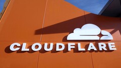 Cloudflare 在 Magic Transit 中增加了可编程流量保护功能，为客户提供基于 eBPF 的定制 DDoS 缓解功能，用于缓解基于 UDP 的第 7 层流量。