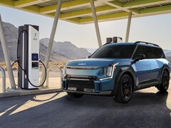 起亚 EV9 将在美国提供 1,000 kWh 免费充电服务。(图片来源：起亚）