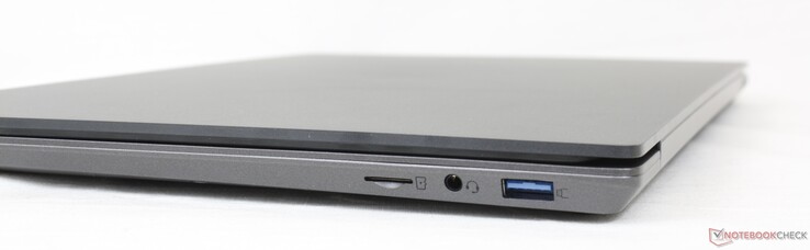 右边。微型SD读卡器、3.5毫米组合音频、USB-A 3.0