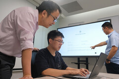 南洋理工大学的计算机科学家利用人工智能聊天机器人对自己的模型进行 